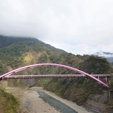 拉拉山周家渡假旅館 Hualing Esterno foto