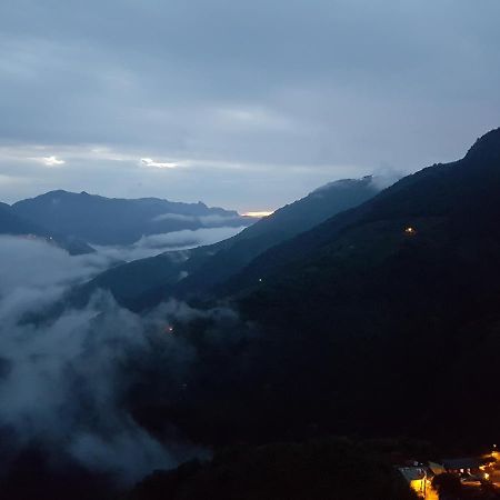 拉拉山周家渡假旅館 Hualing Esterno foto